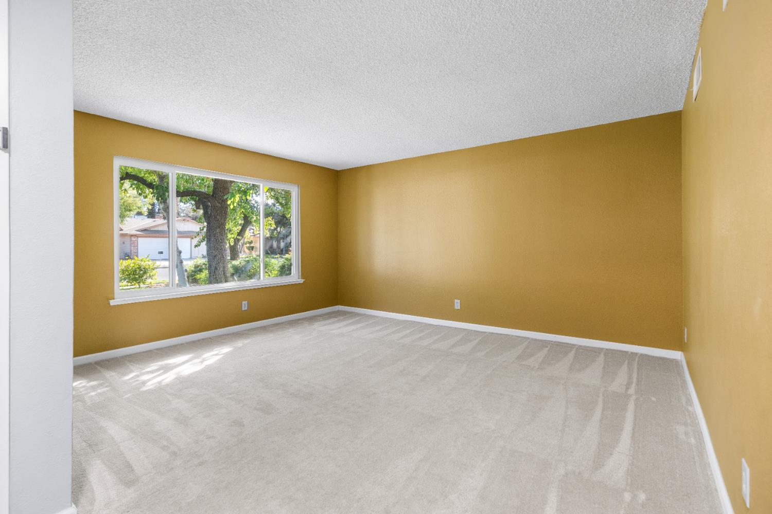 248 W Palo Alto Ave, Fresno, CA 93704