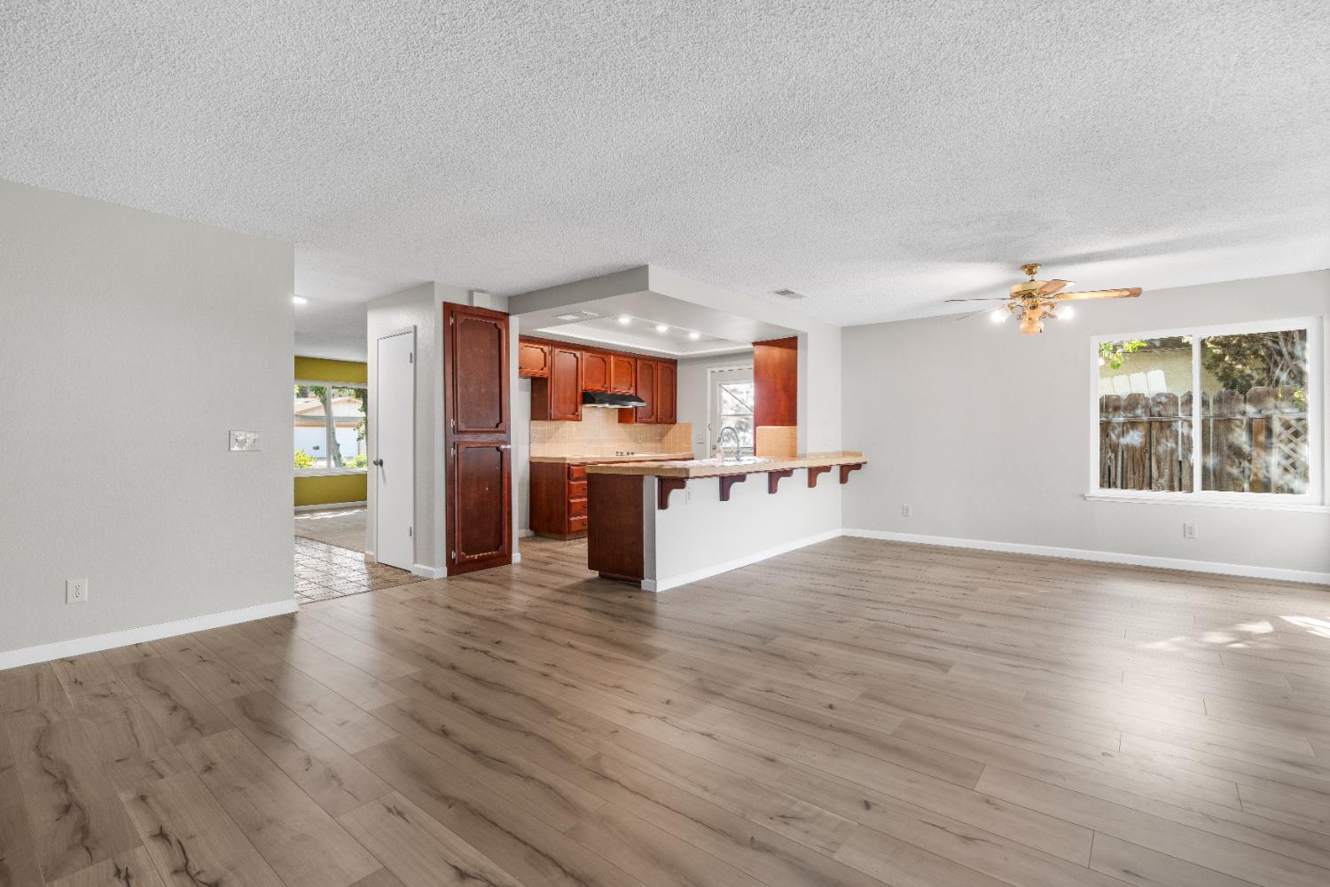 248 W Palo Alto Ave, Fresno, CA 93704