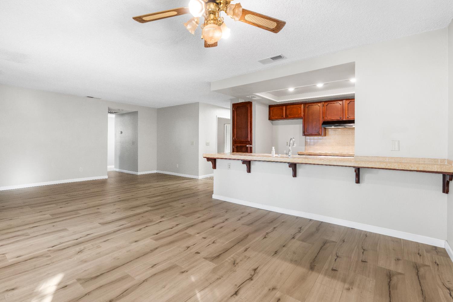 248 W Palo Alto Ave, Fresno, CA 93704