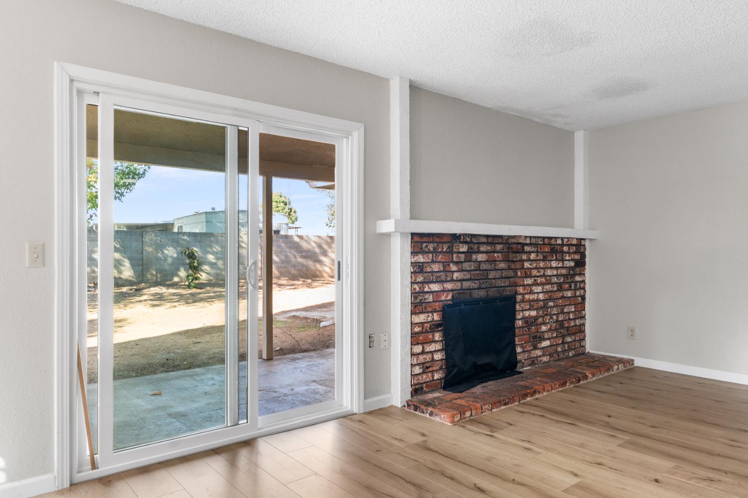 248 W Palo Alto Ave, Fresno, CA 93704