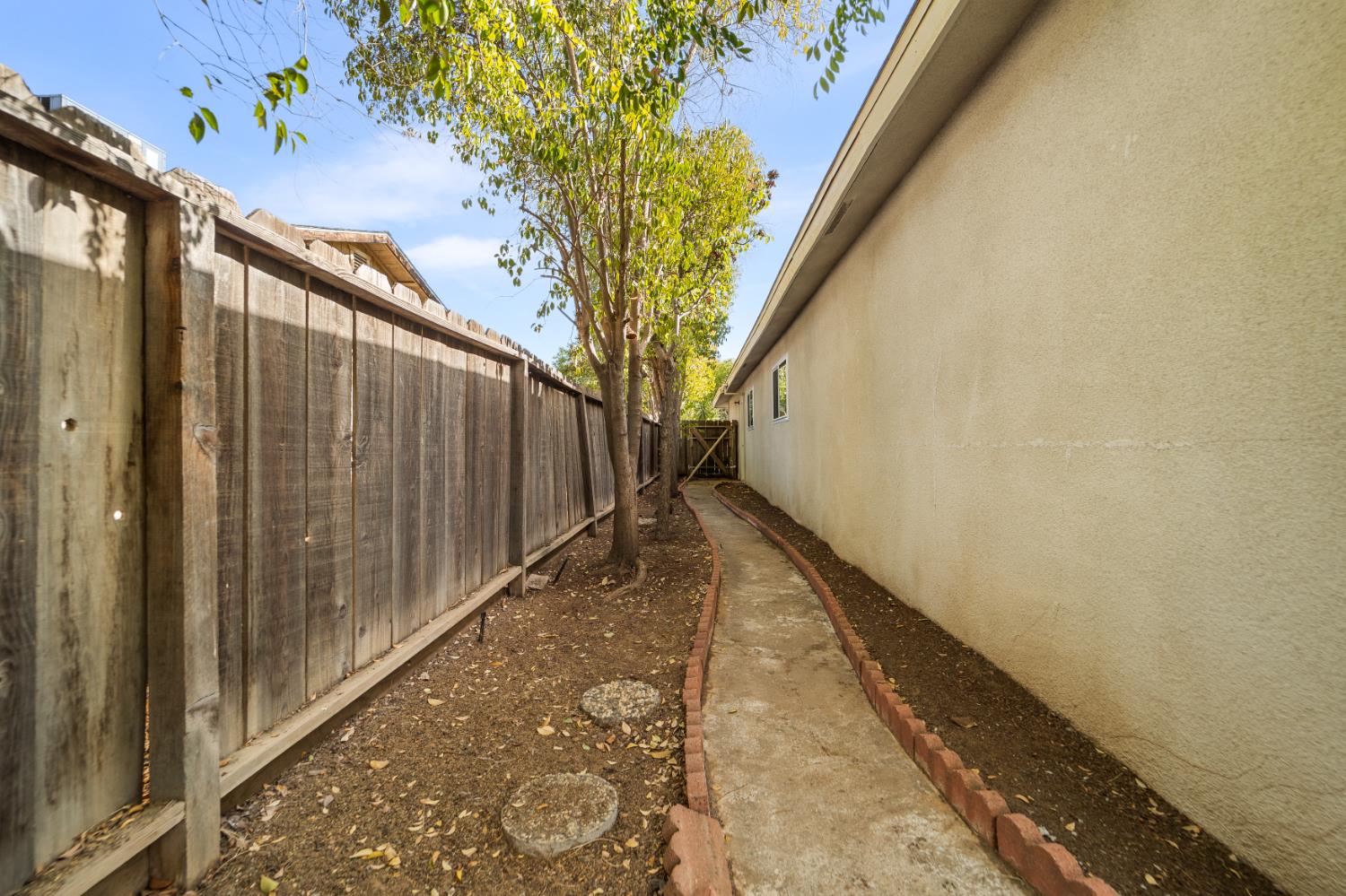 248 W Palo Alto Ave, Fresno, CA 93704