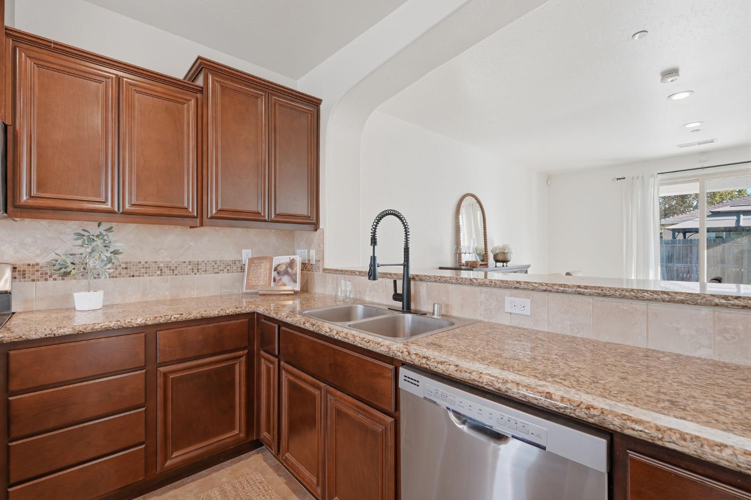 3939 E Laura, Visalia, CA 93292