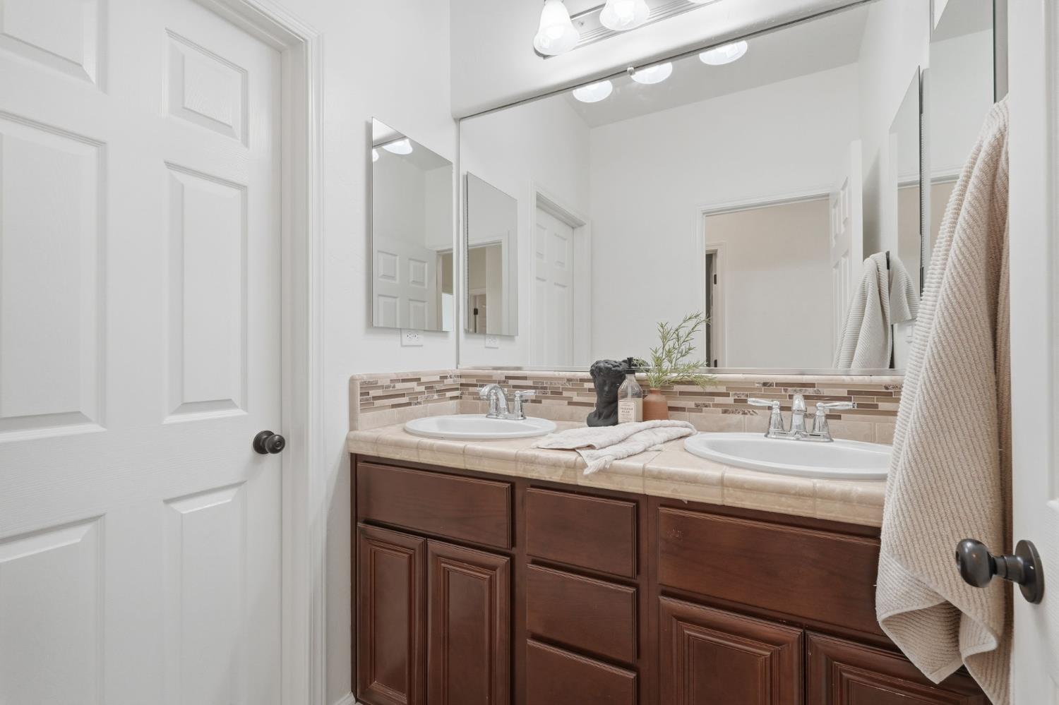 3939 E Laura, Visalia, CA 93292