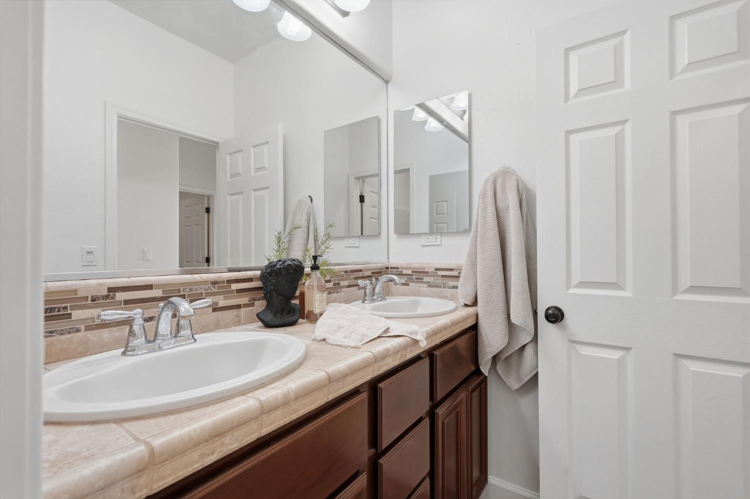 3939 E Laura, Visalia, CA 93292