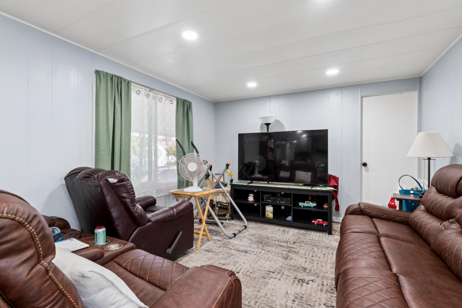 1218 E Cleveland Ave #14, Madera, CA 93638