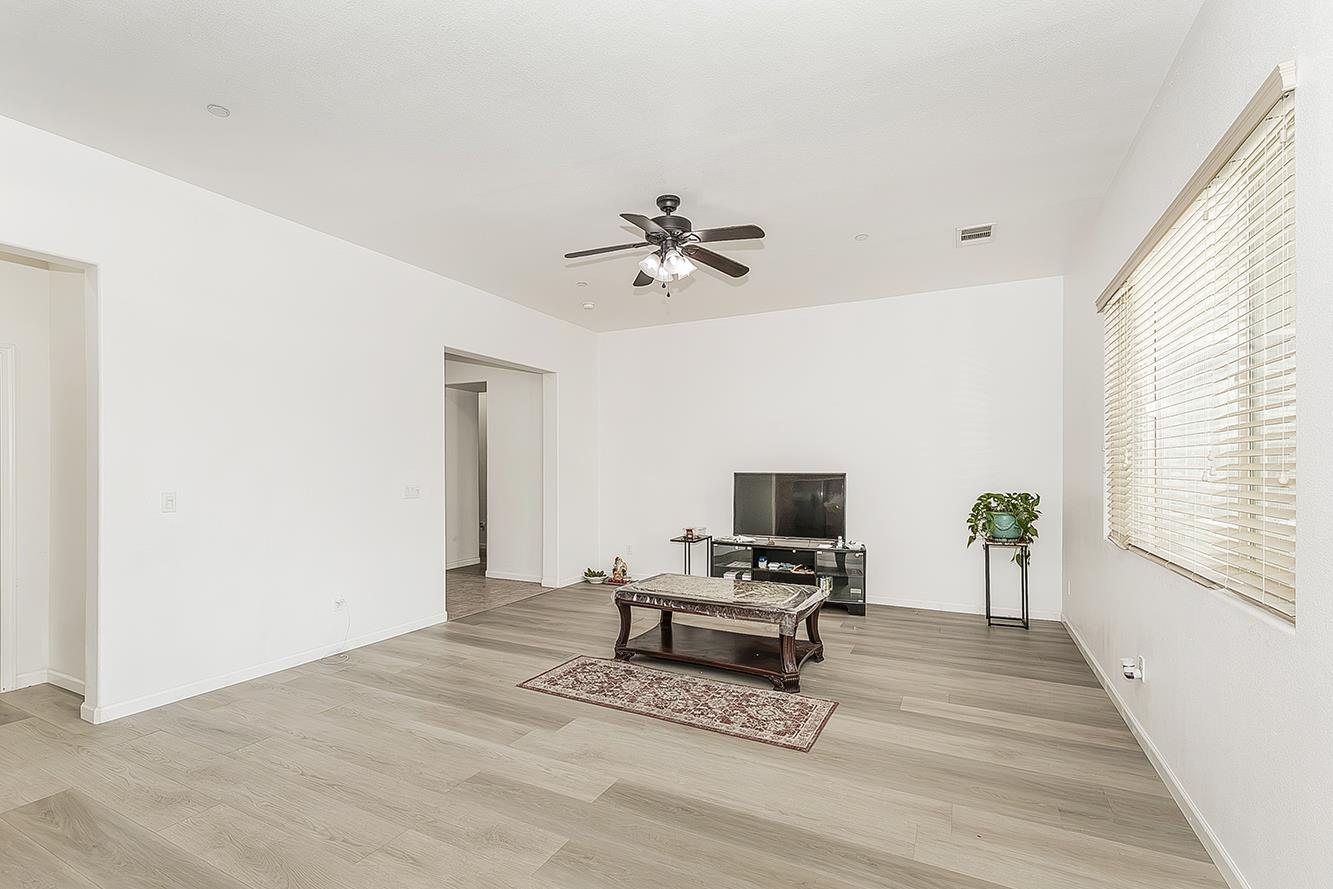 3765 N Pearwood Ave, Fresno, CA 93727