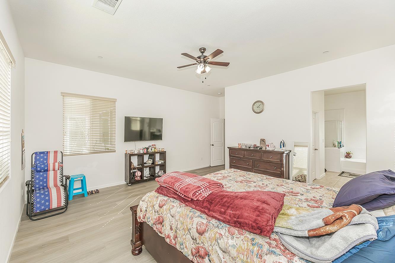 3765 N Pearwood Ave, Fresno, CA 93727