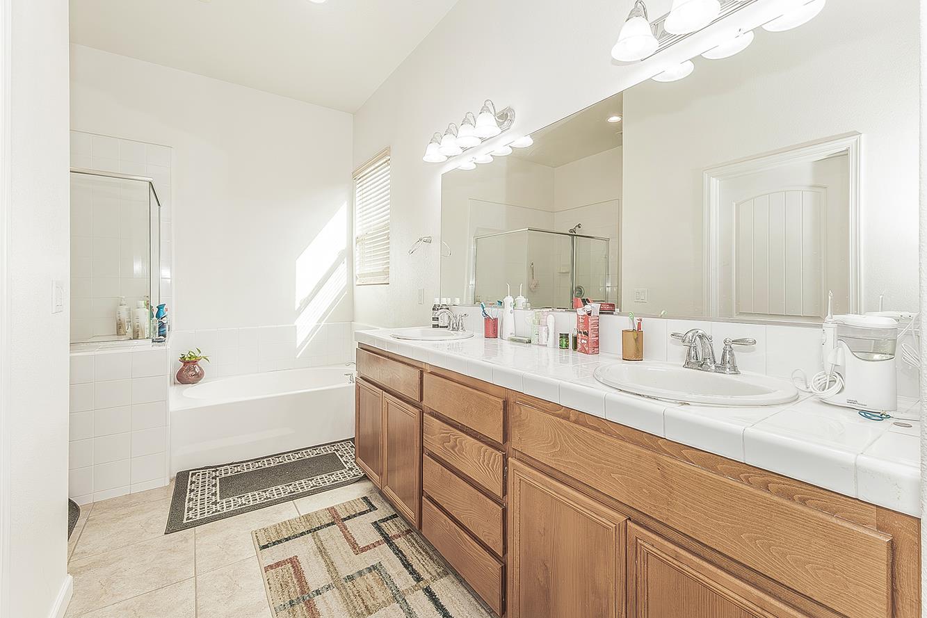 3765 N Pearwood Ave, Fresno, CA 93727