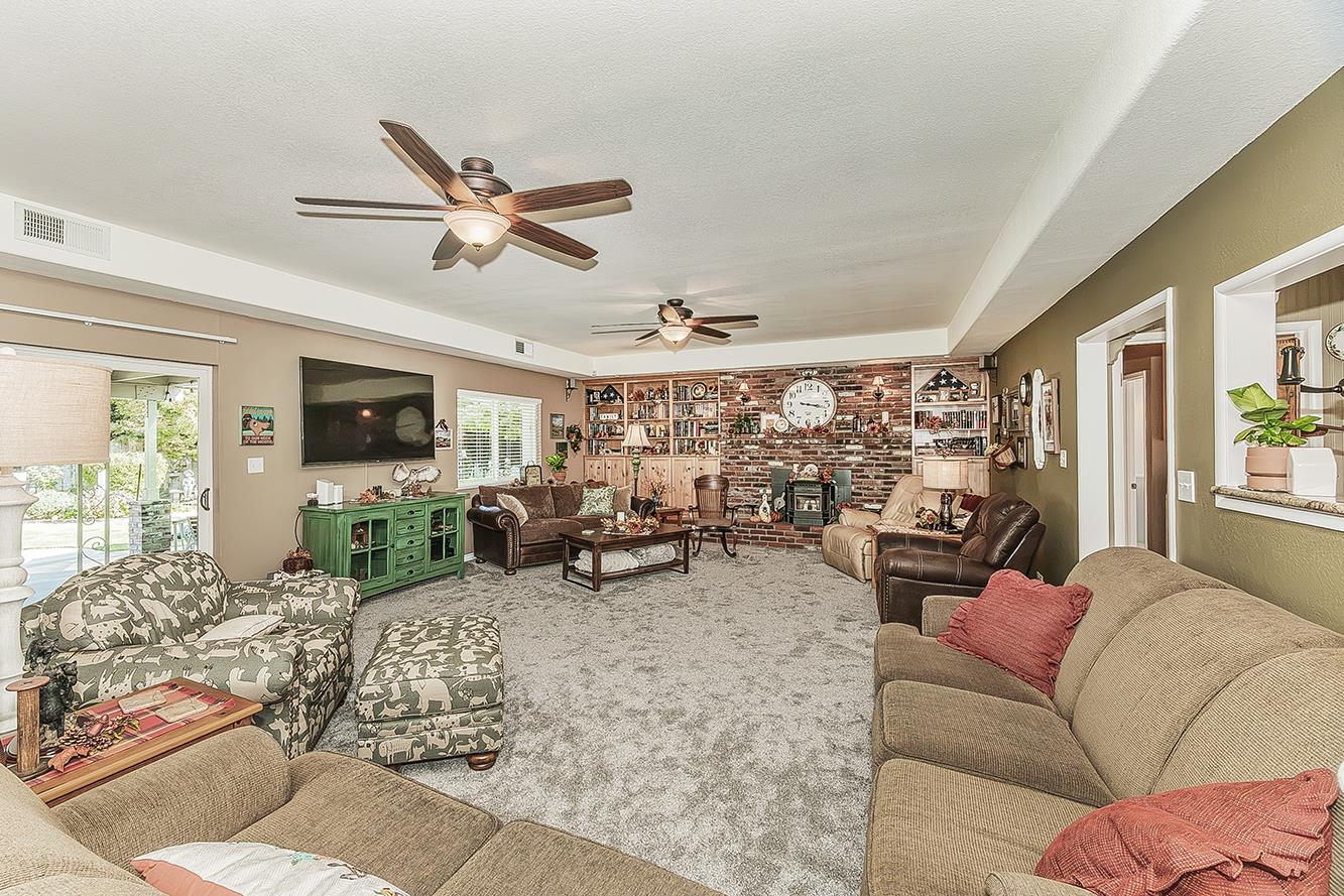 6076 N Spalding Ave, Fresno, CA 93710