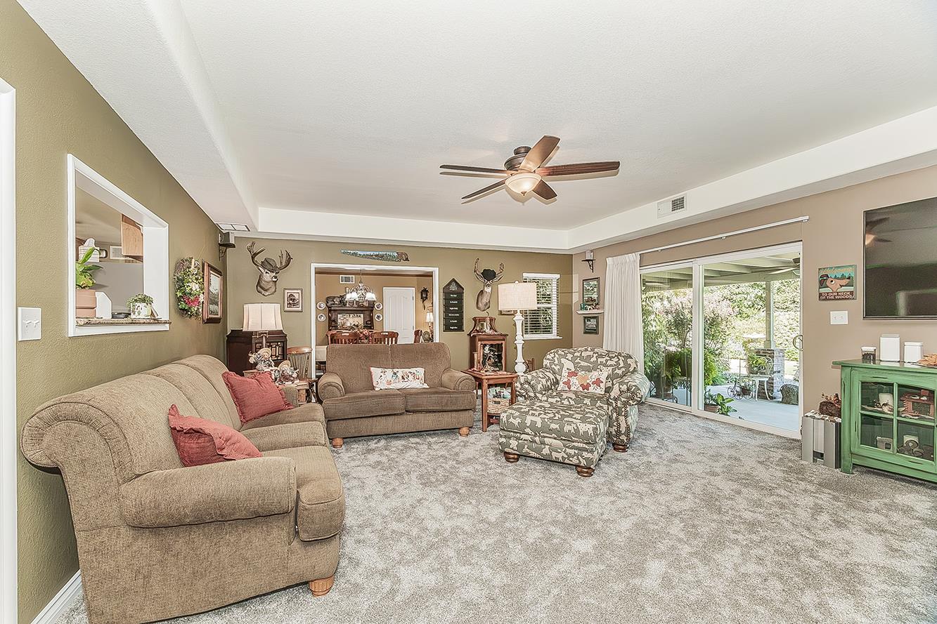 6076 N Spalding Ave, Fresno, CA 93710