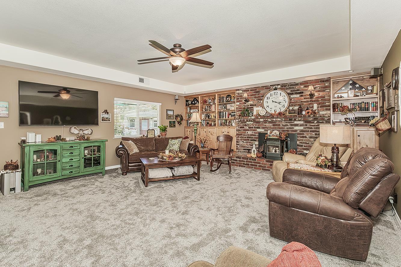 6076 N Spalding Ave, Fresno, CA 93710