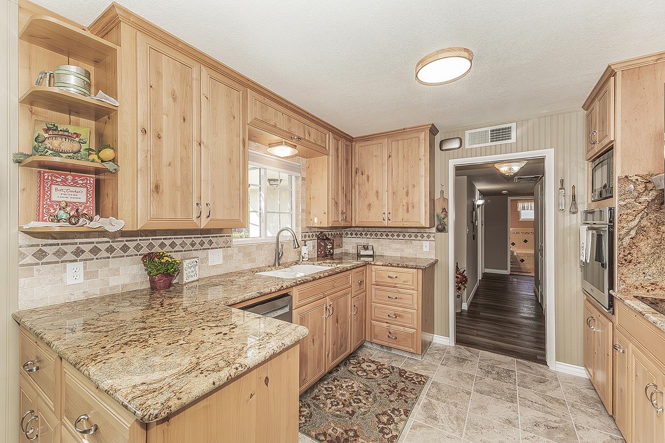 6076 N Spalding Ave, Fresno, CA 93710