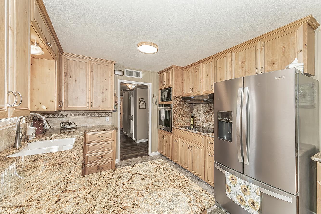 6076 N Spalding Ave, Fresno, CA 93710