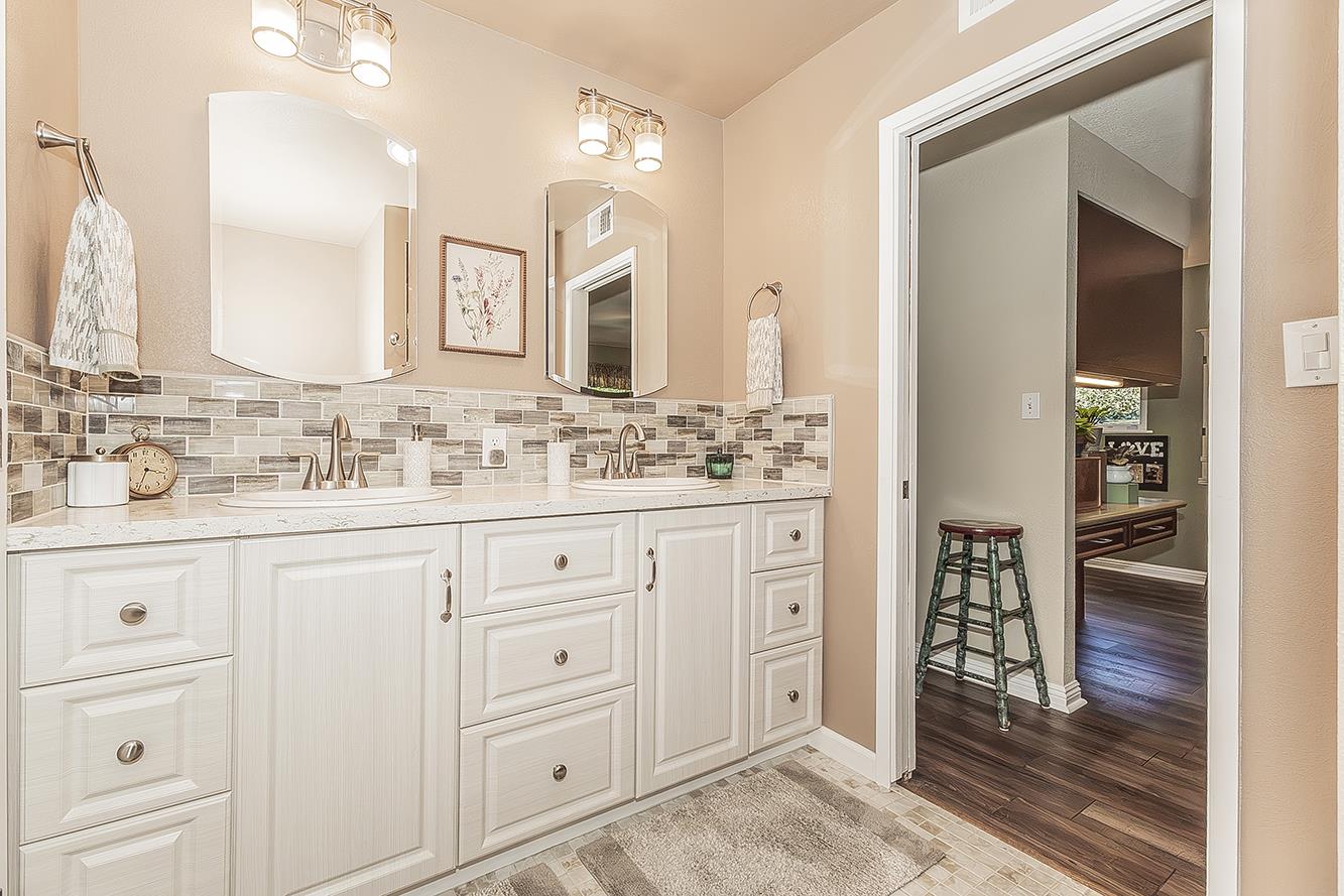 6076 N Spalding Ave, Fresno, CA 93710
