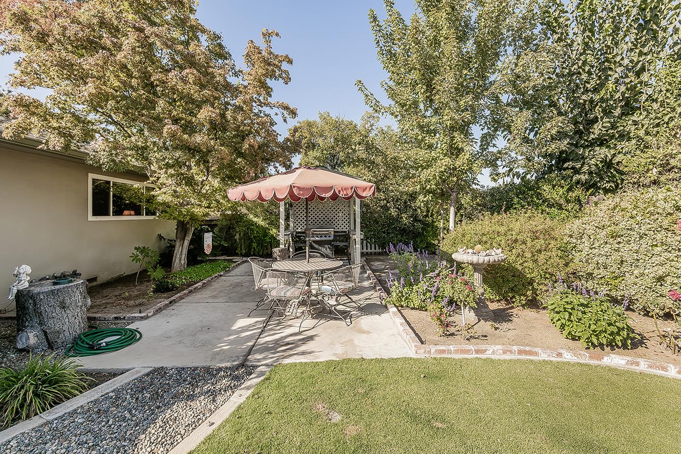 6076 N Spalding Ave, Fresno, CA 93710