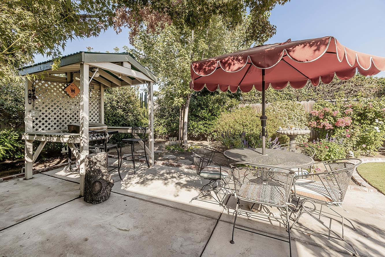 6076 N Spalding Ave, Fresno, CA 93710