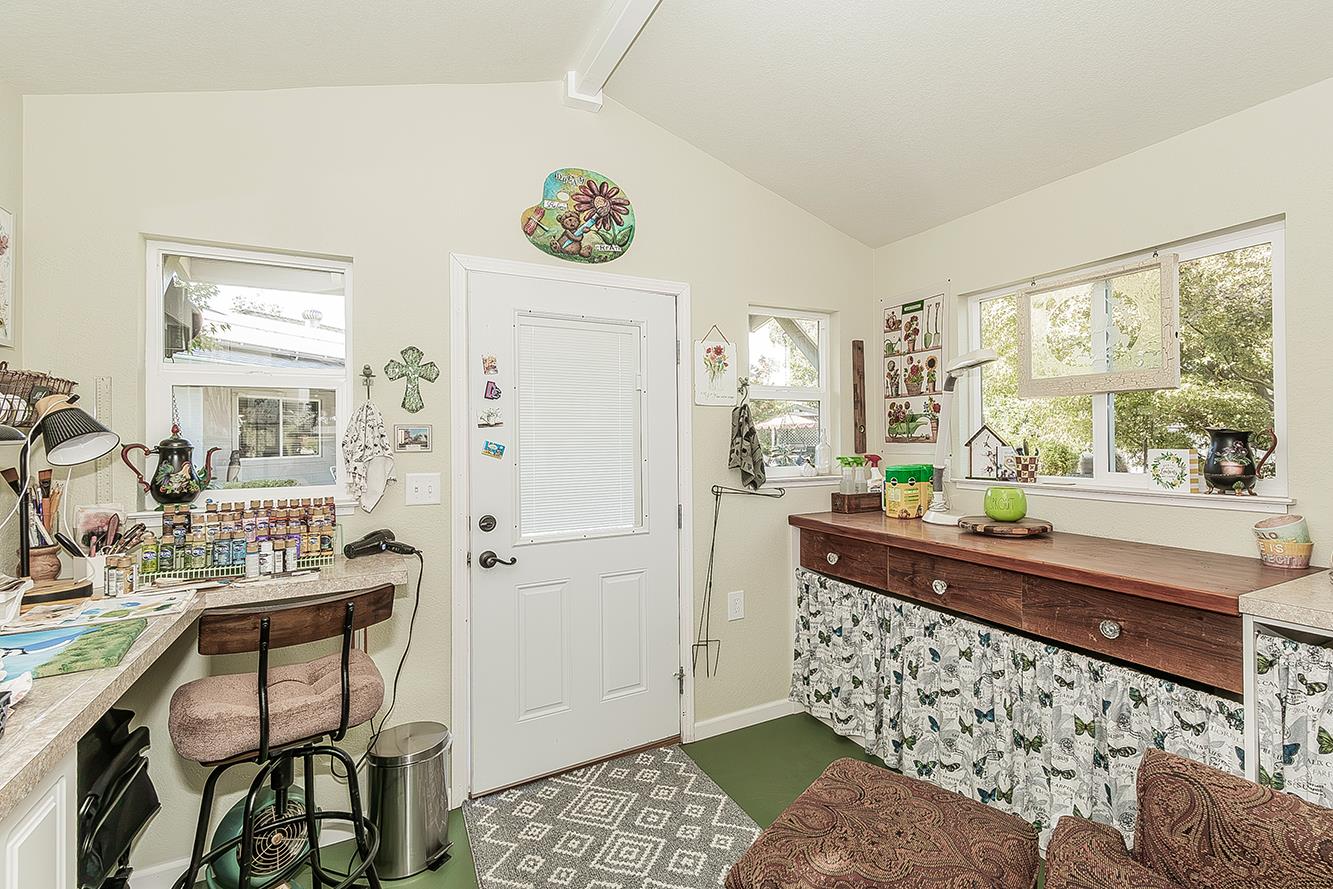 6076 N Spalding Ave, Fresno, CA 93710