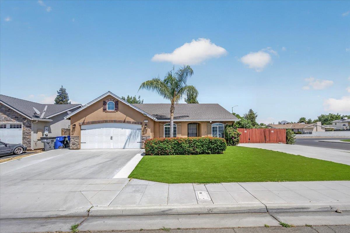 2526 N Antioch Ave, Fresno, CA 93722