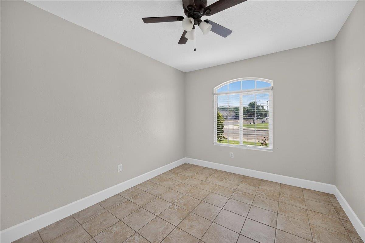 2526 N Antioch Ave, Fresno, CA 93722