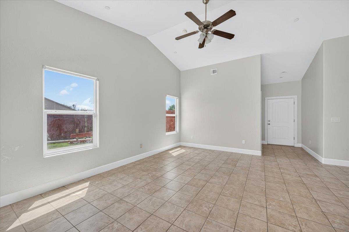2526 N Antioch Ave, Fresno, CA 93722