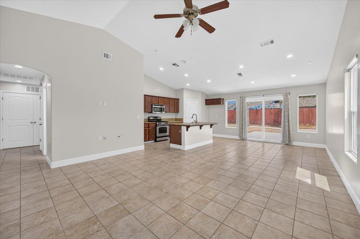 2526 N Antioch Ave, Fresno, CA 93722