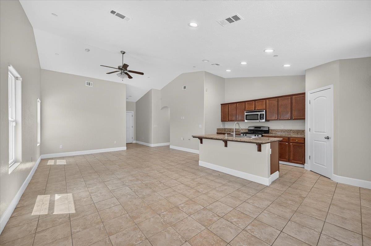 2526 N Antioch Ave, Fresno, CA 93722