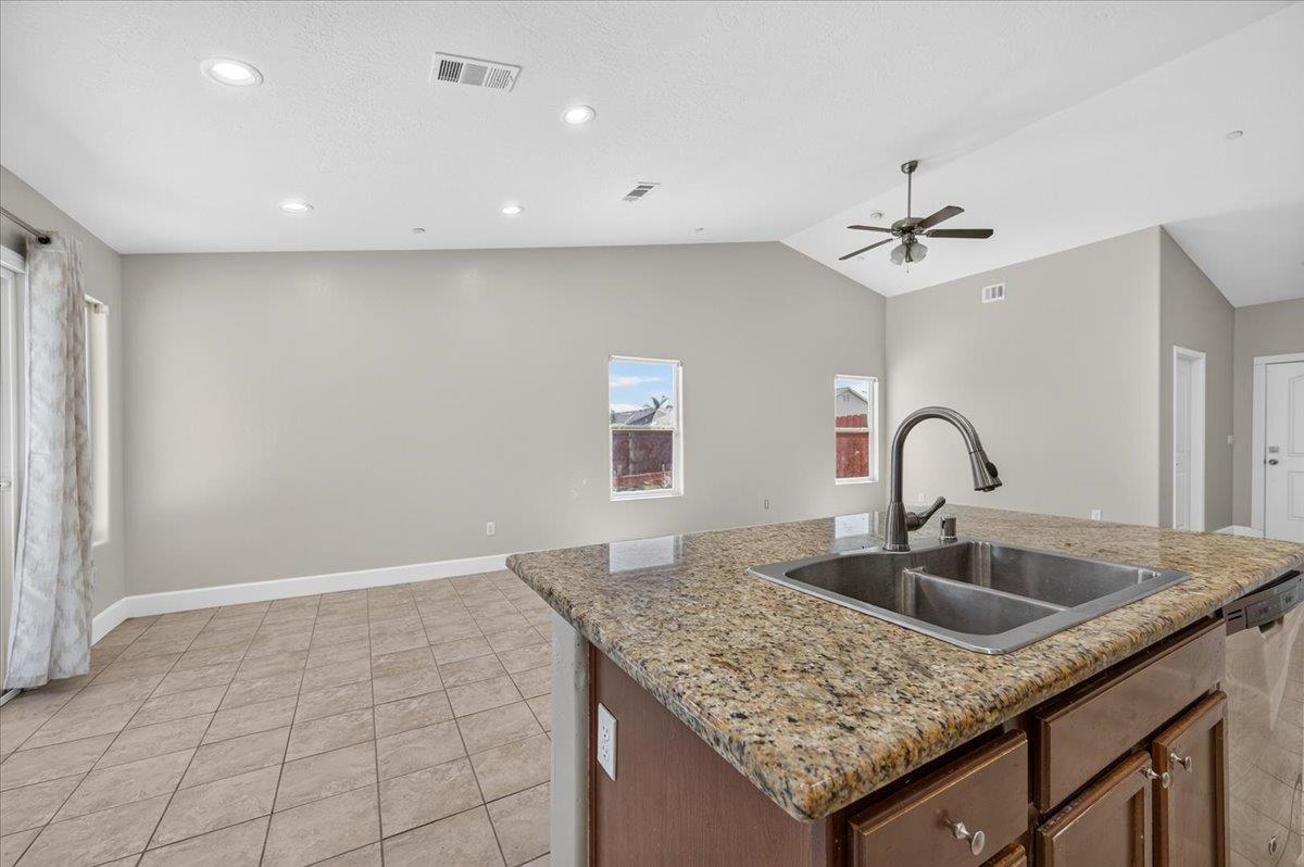 2526 N Antioch Ave, Fresno, CA 93722