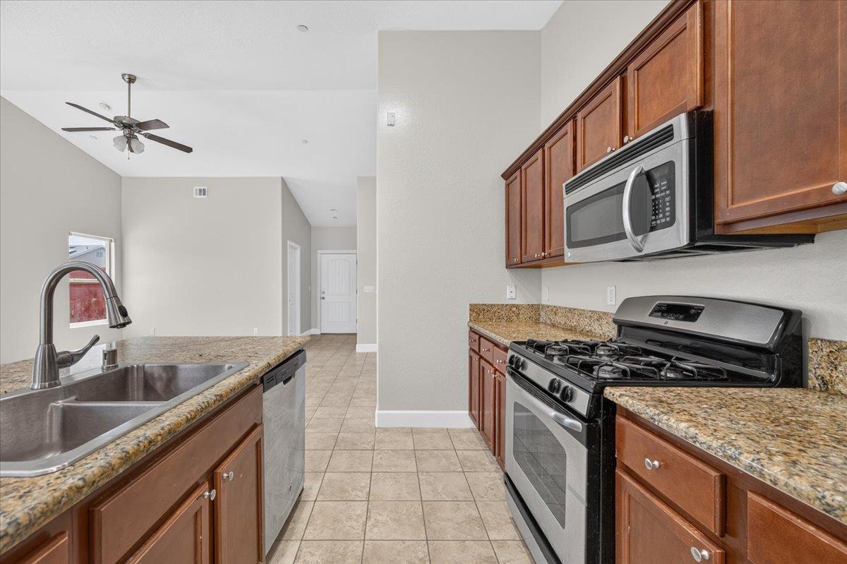 2526 N Antioch Ave, Fresno, CA 93722