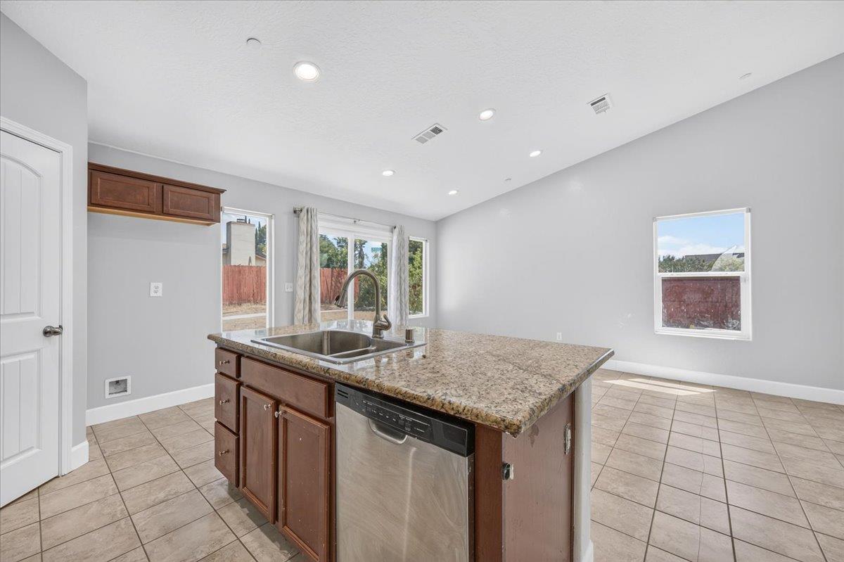 2526 N Antioch Ave, Fresno, CA 93722