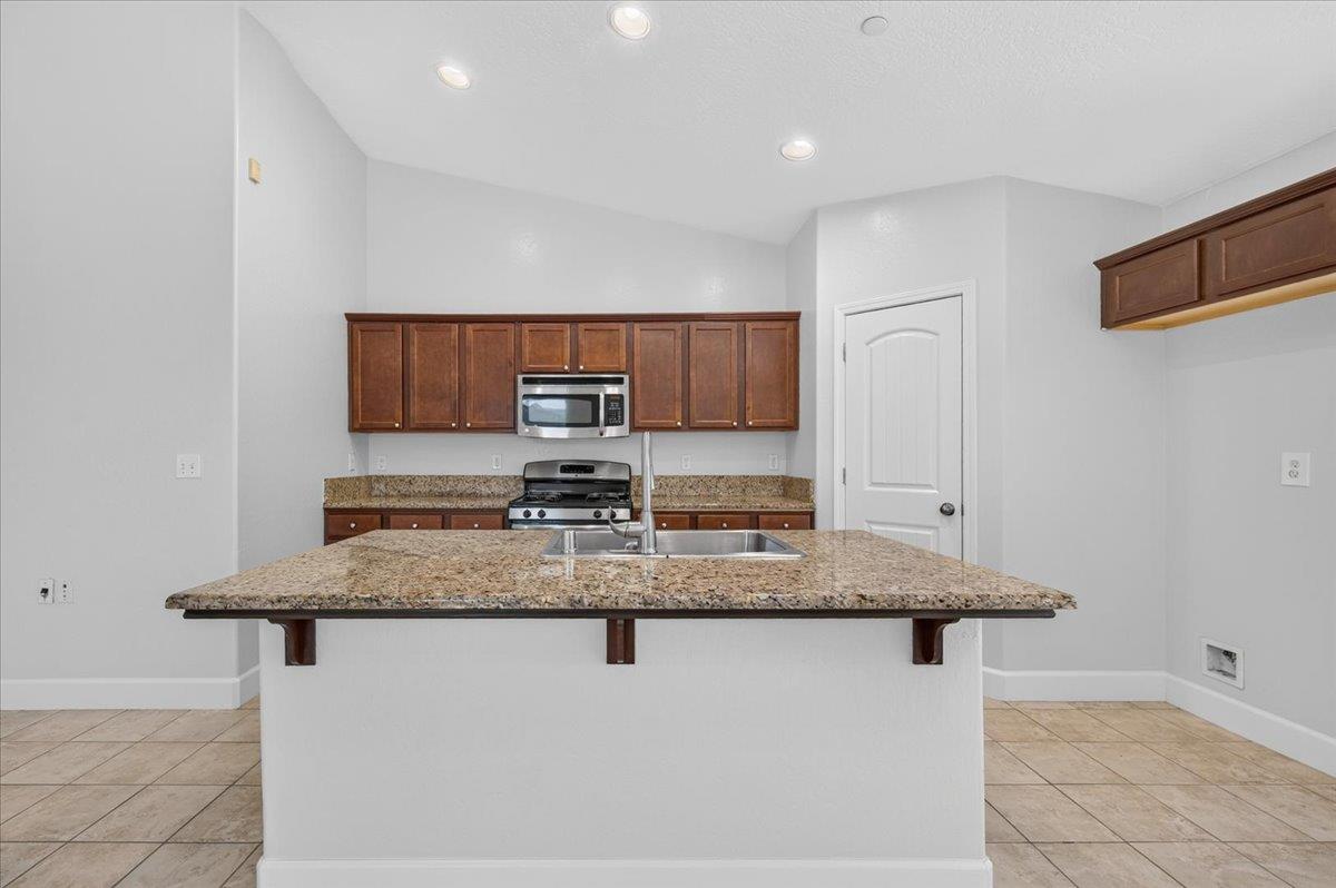 2526 N Antioch Ave, Fresno, CA 93722