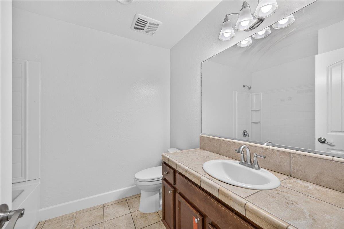 2526 N Antioch Ave, Fresno, CA 93722