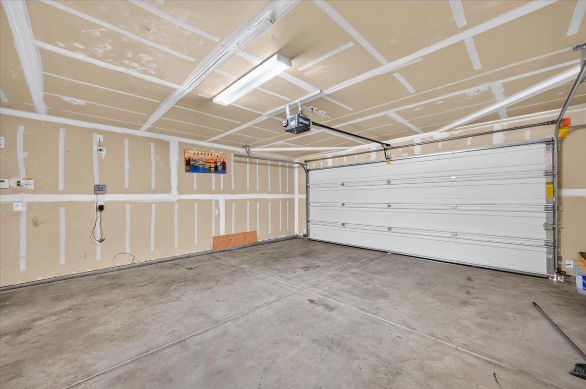 2526 N Antioch Ave, Fresno, CA 93722