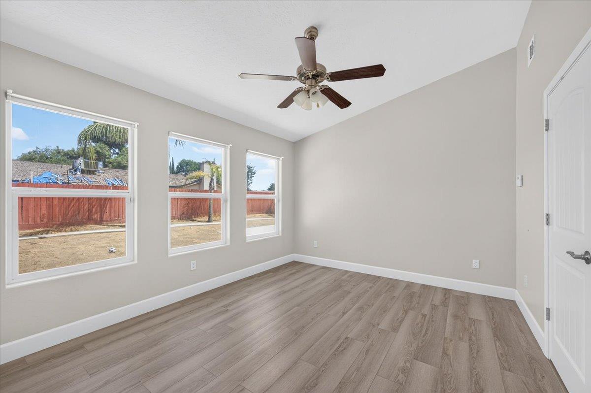 2526 N Antioch Ave, Fresno, CA 93722