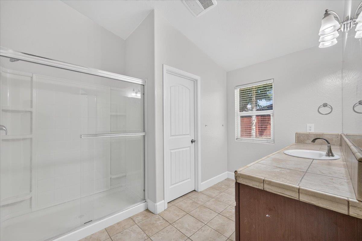 2526 N Antioch Ave, Fresno, CA 93722