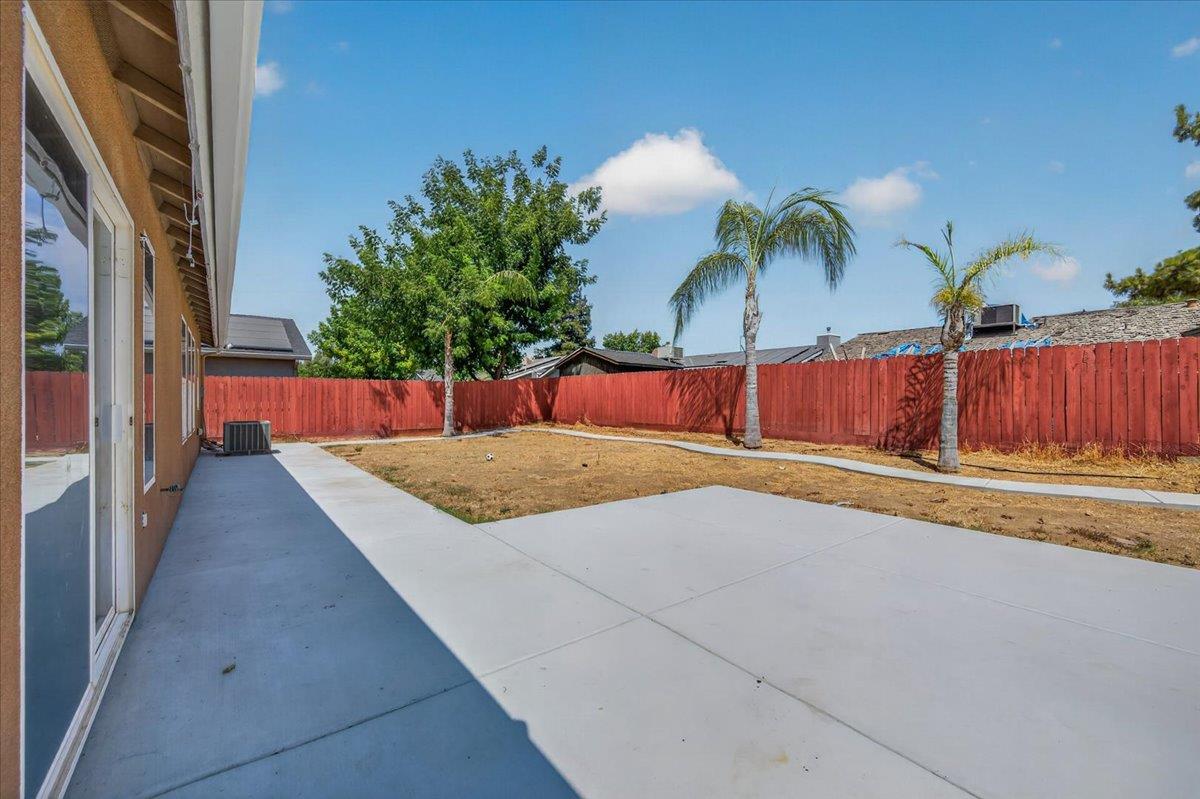 2526 N Antioch Ave, Fresno, CA 93722