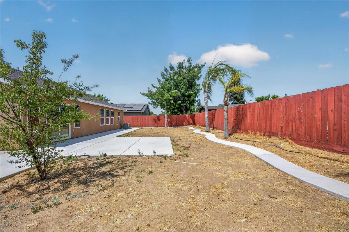 2526 N Antioch Ave, Fresno, CA 93722
