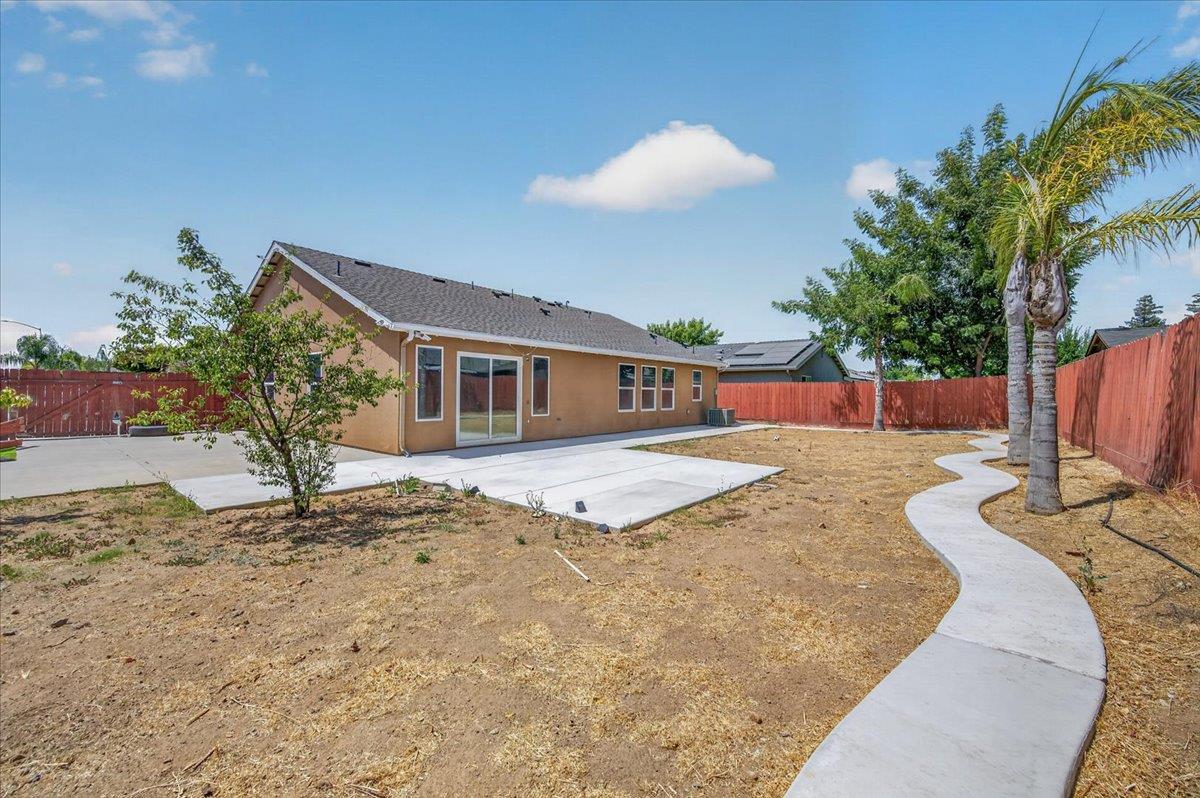 2526 N Antioch Ave, Fresno, CA 93722