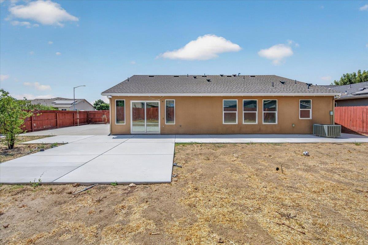 2526 N Antioch Ave, Fresno, CA 93722