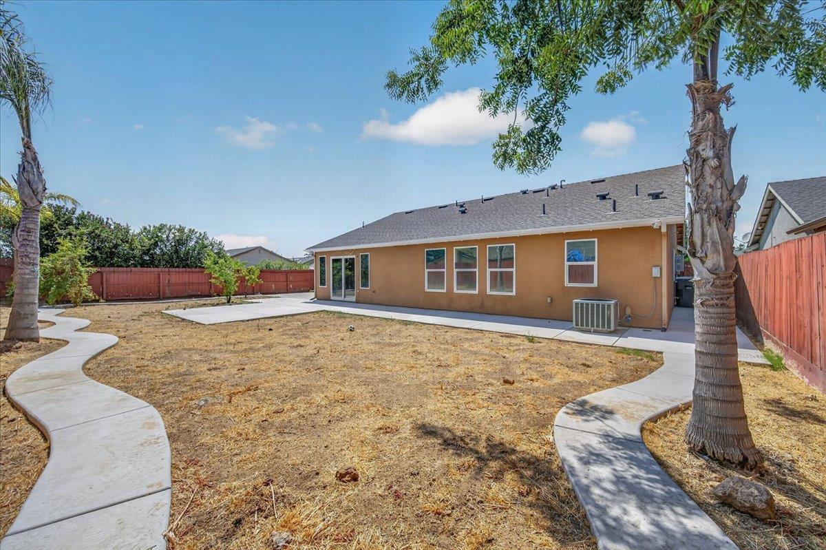 2526 N Antioch Ave, Fresno, CA 93722