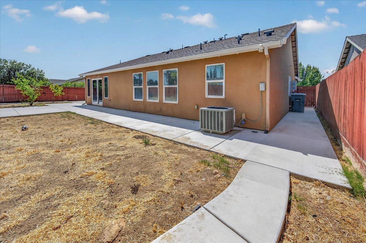2526 N Antioch Ave, Fresno, CA 93722