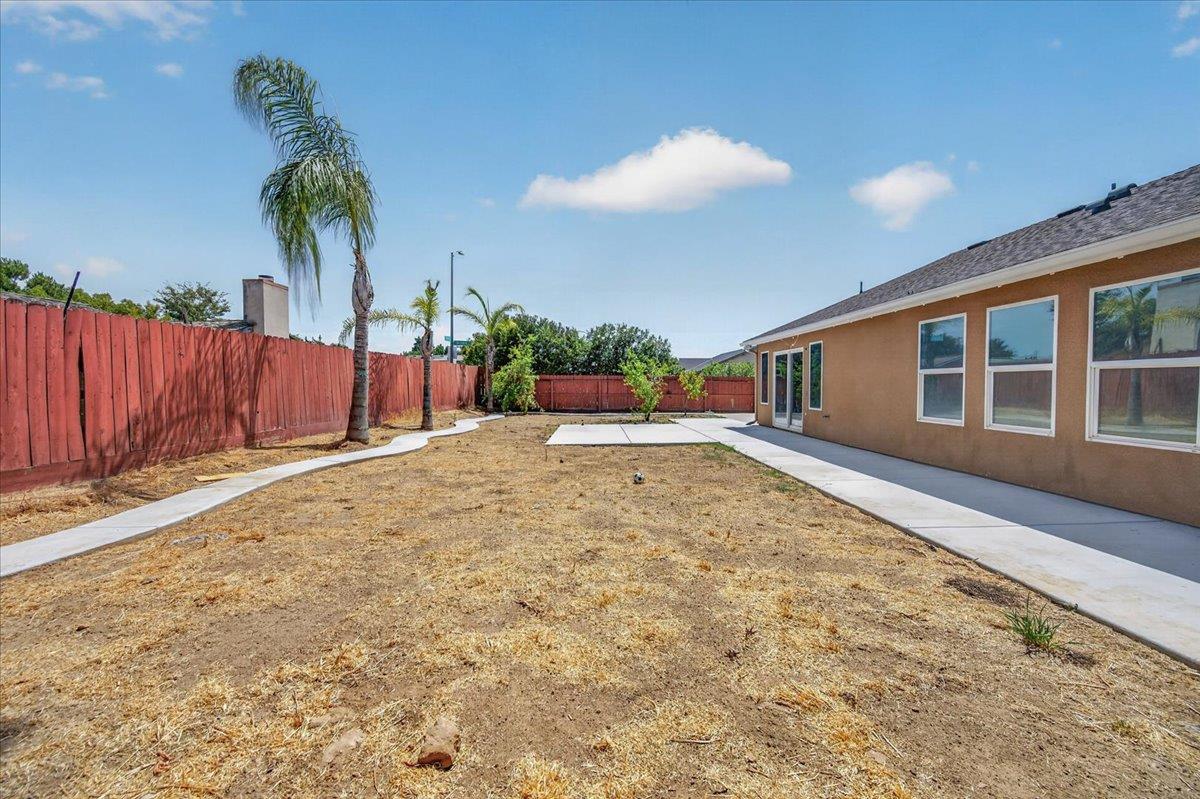 2526 N Antioch Ave, Fresno, CA 93722