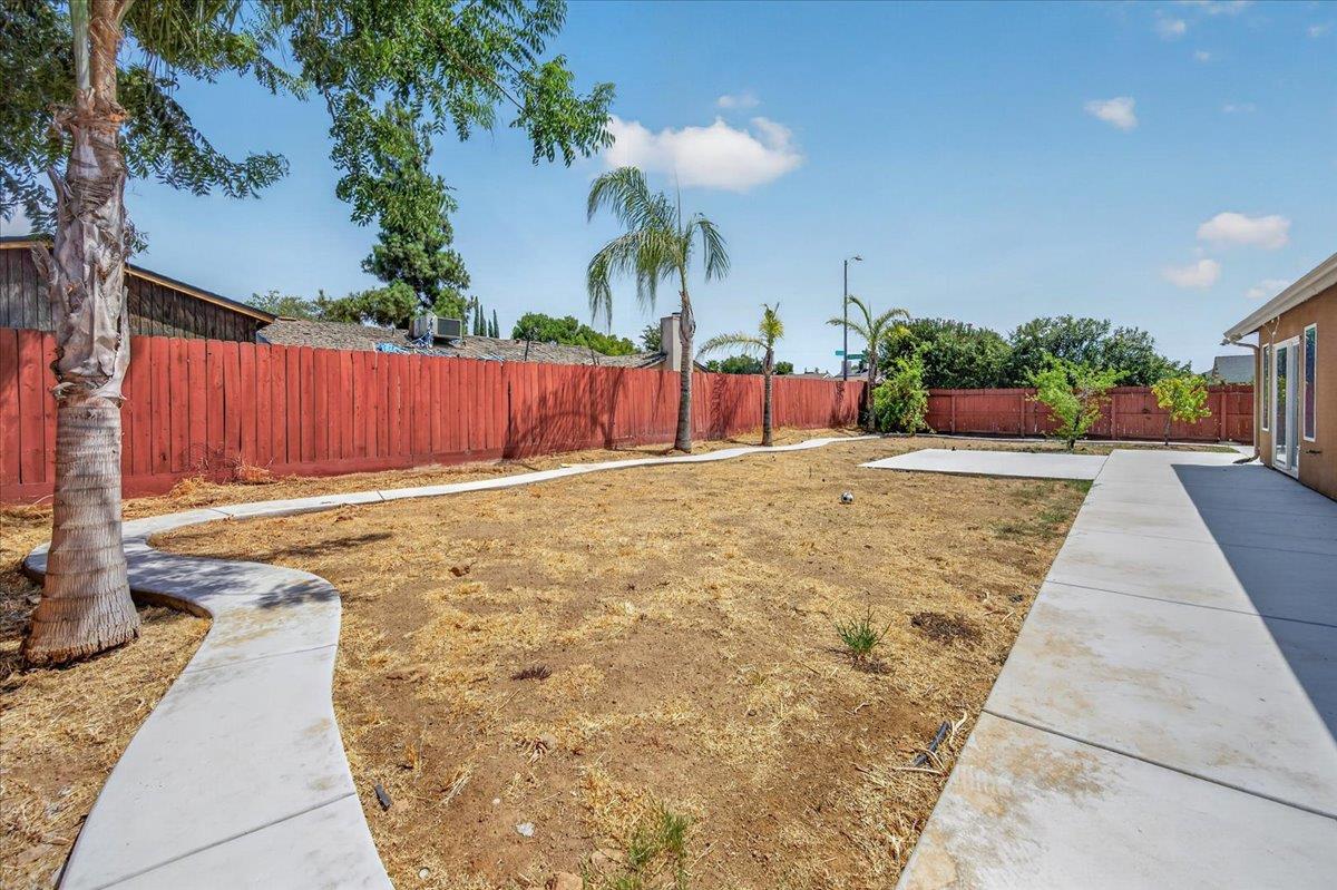 2526 N Antioch Ave, Fresno, CA 93722