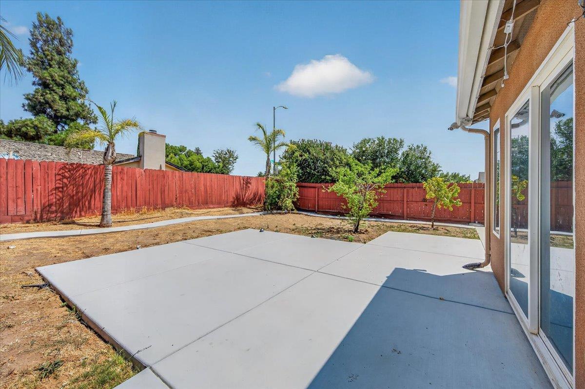 2526 N Antioch Ave, Fresno, CA 93722