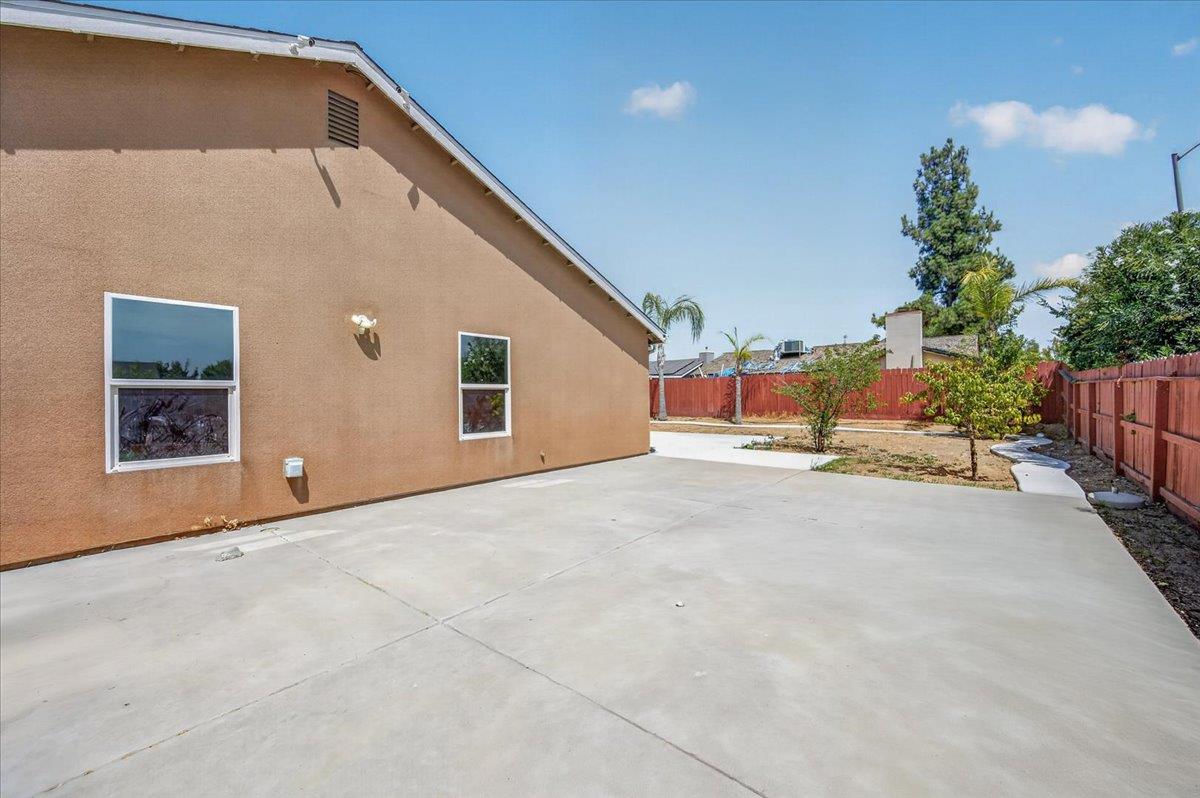 2526 N Antioch Ave, Fresno, CA 93722