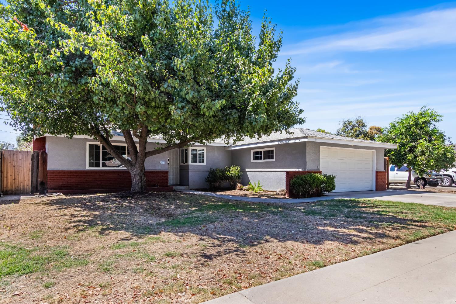 2432 E Richert Ave, Fresno, CA 93726