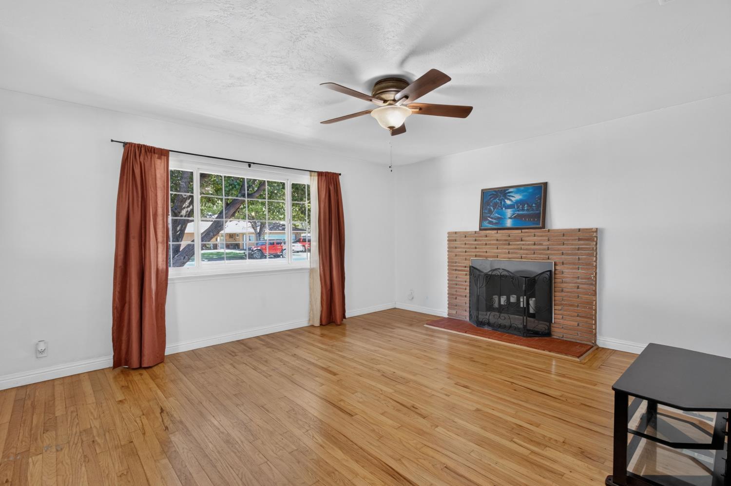 2432 E Richert Ave, Fresno, CA 93726