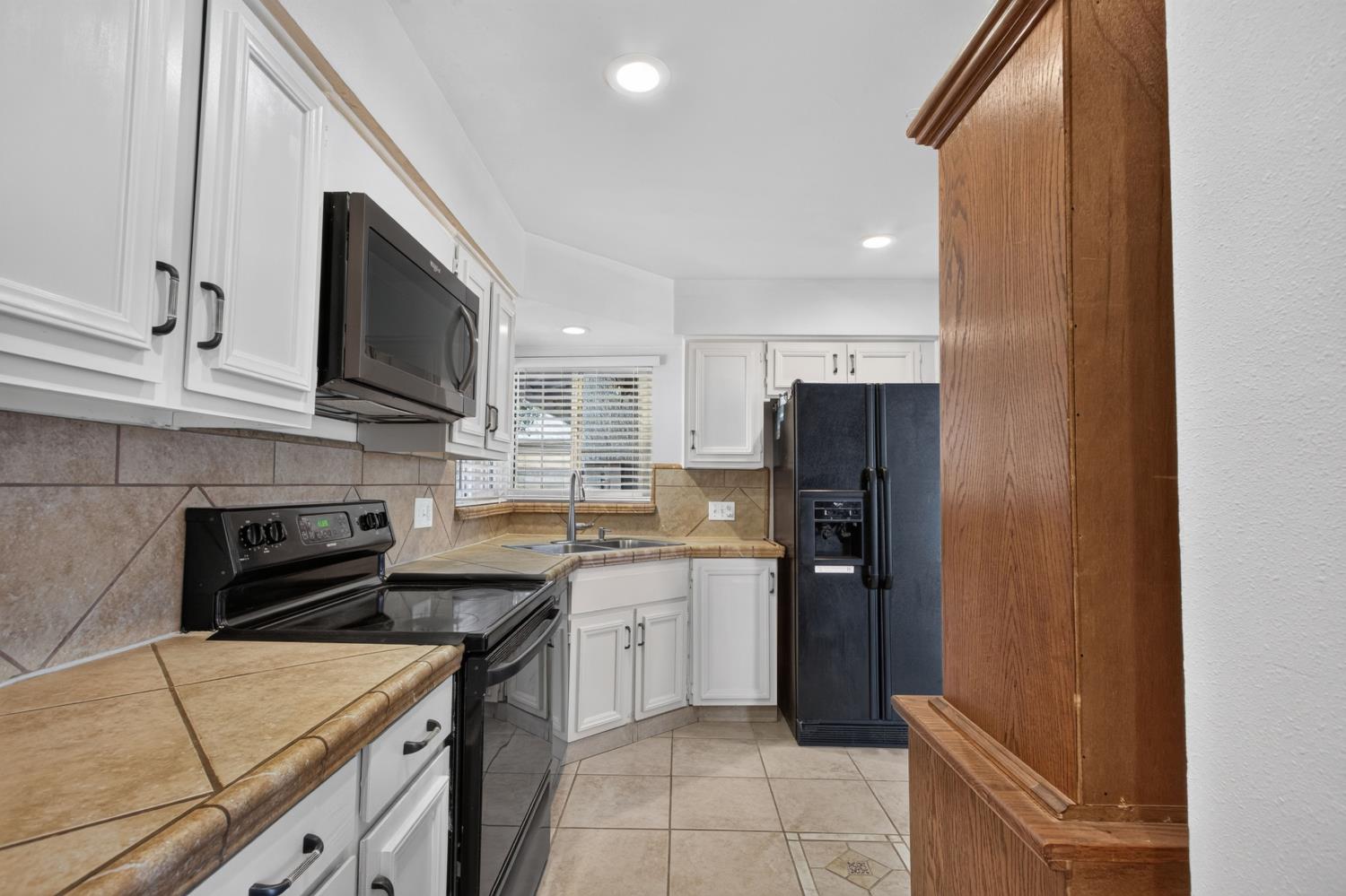2432 E Richert Ave, Fresno, CA 93726