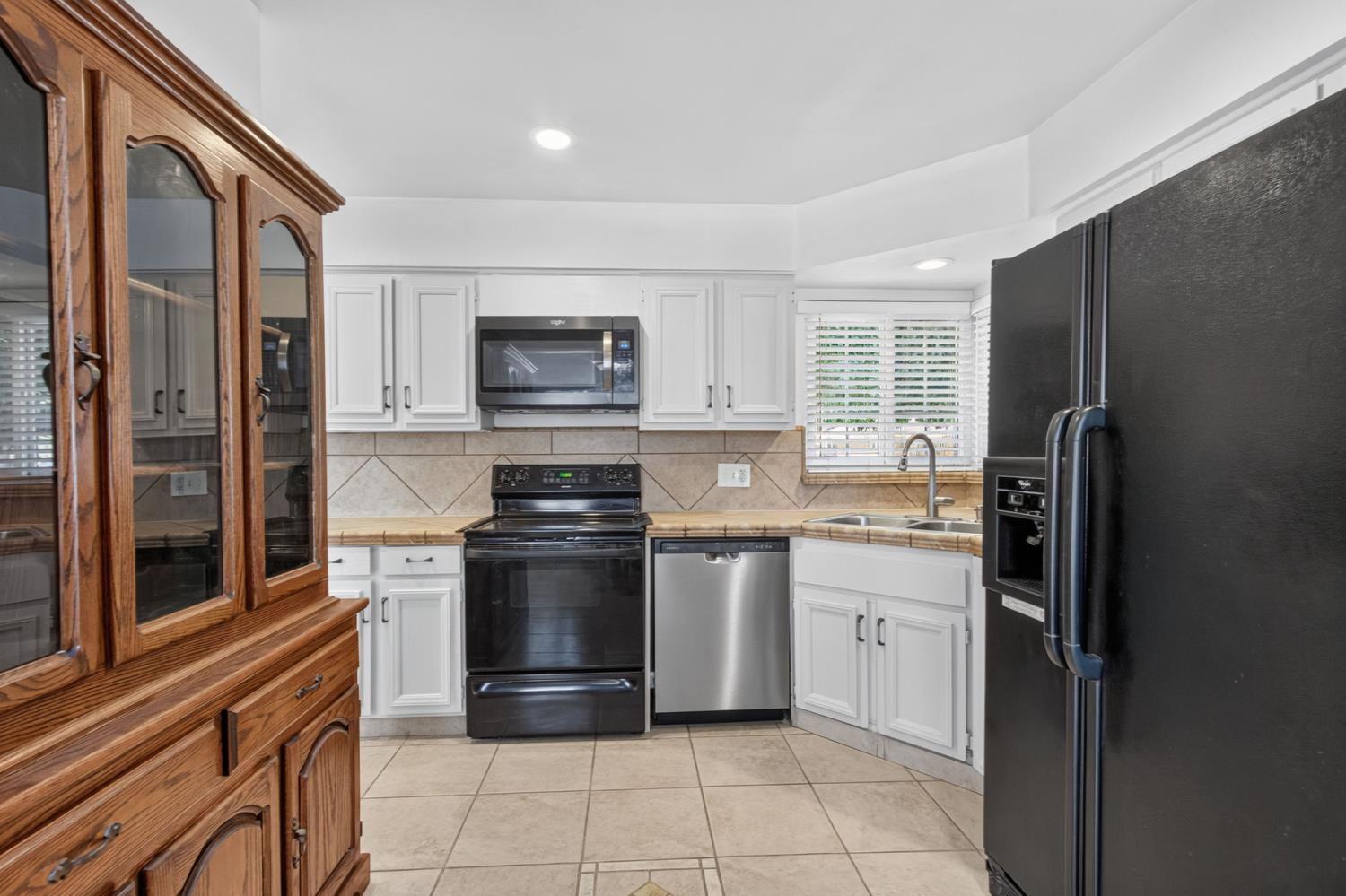 2432 E Richert Ave, Fresno, CA 93726