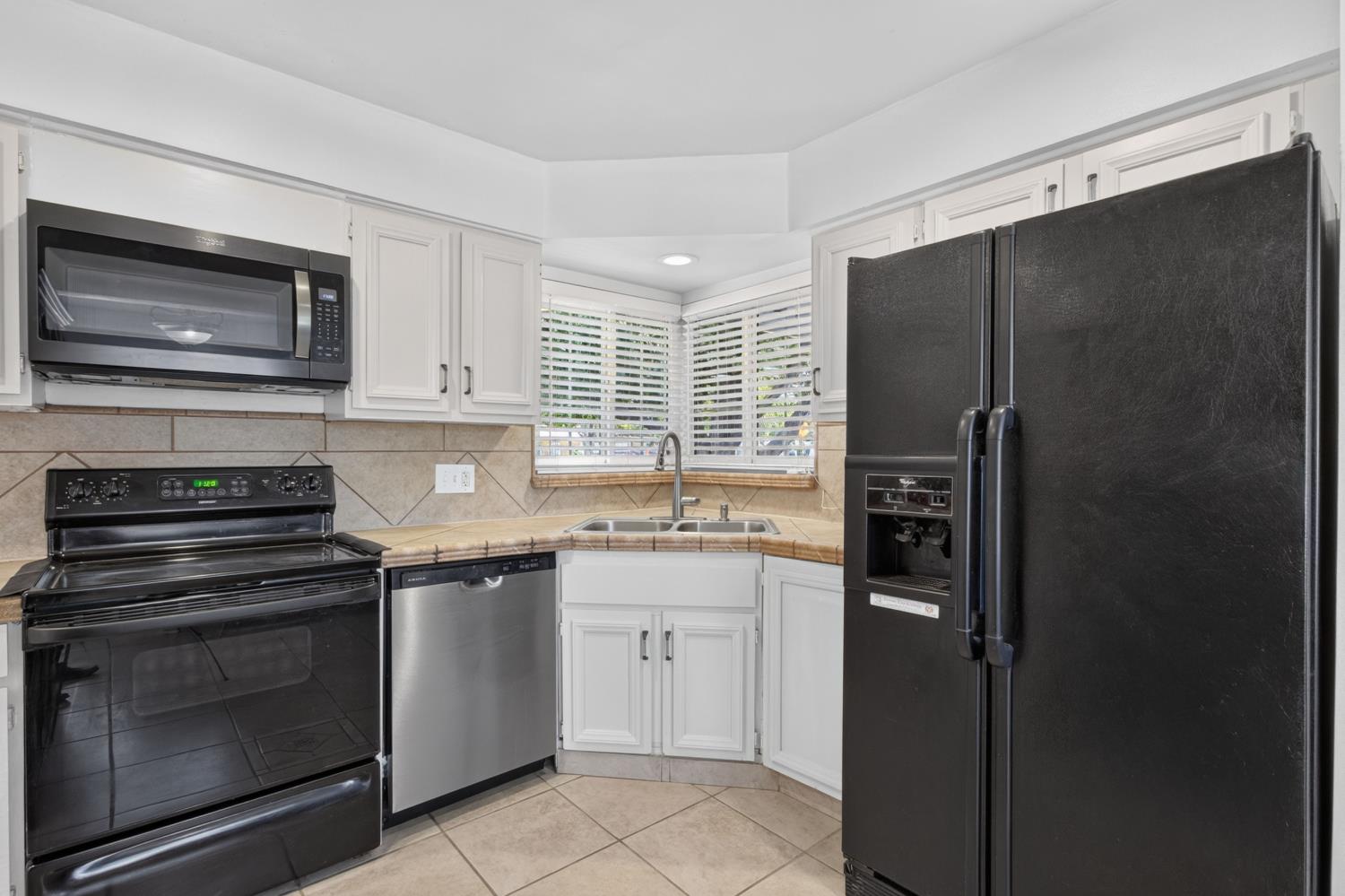 2432 E Richert Ave, Fresno, CA 93726