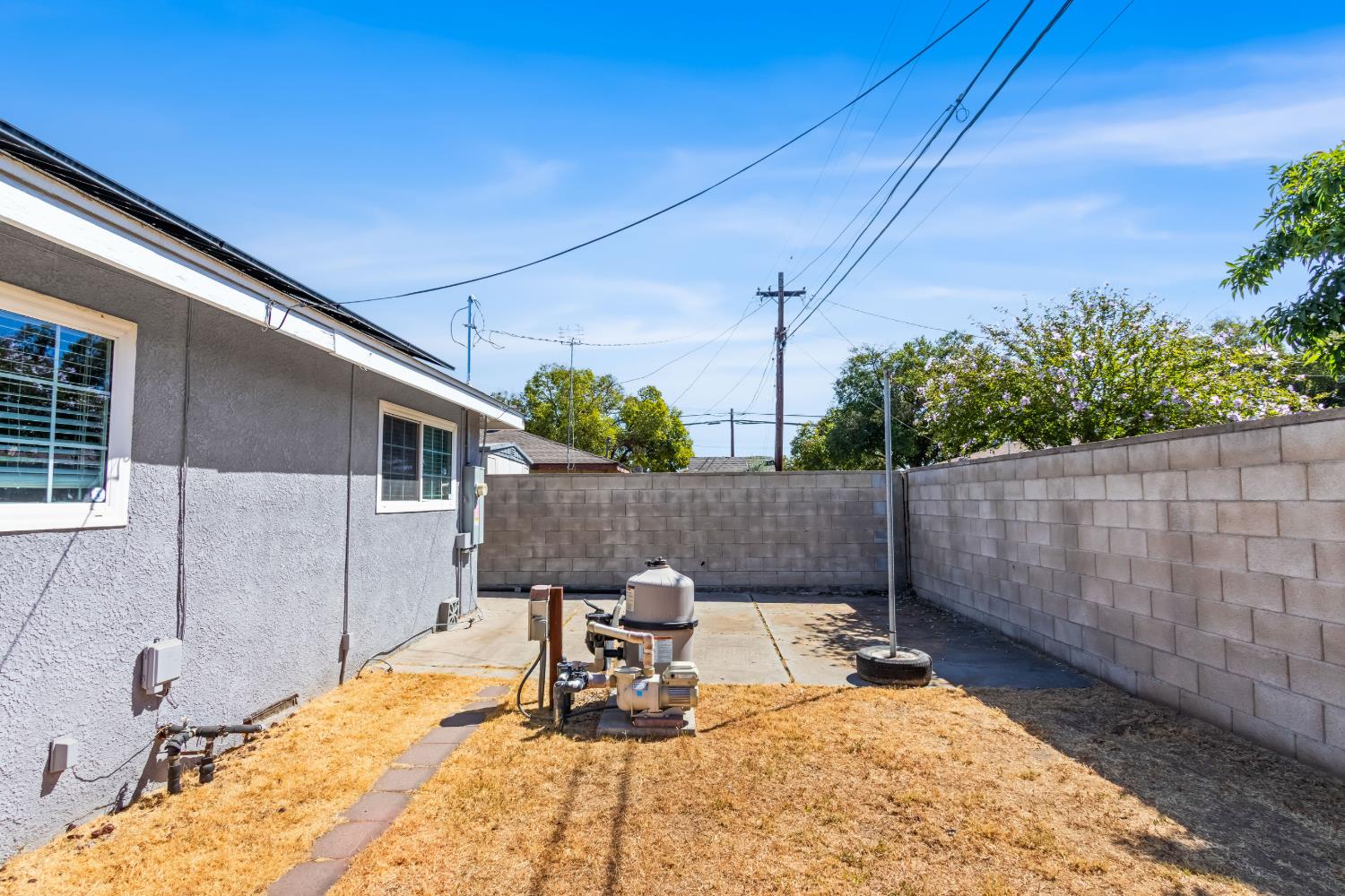 2432 E Richert Ave, Fresno, CA 93726